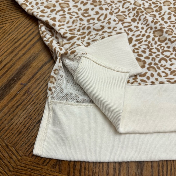 Women’s 3XL Leopard Print Sweatshirt - Picture 3 of 4